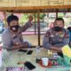 Kapolsek, Danramil Pastikan Masyarakat Menerima BST  Mau Divaksin
