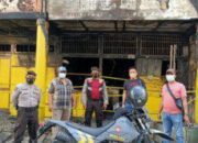 Diduga korsleting Arus Listrik 2 Unit Rumah Makan Bersejarah di Kota Kabanjahe Dilalap Si jago Merah