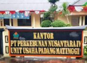 PTPN IV Kebun Padang Matinggi Serahkan Bantuan TJSL Untuk Perbaikan Jalan