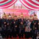 Hadiri DPP Harungguan Purba, dr Susanti diulosi Ulos Pamoting
