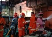 Damkar Pemko Turut Berperan Padamkan Kebakaran di Jln Asahan