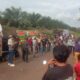 Jalan Tak Kunjung Diaspal Masyarakat Bandar Huluan Dan Dolog Batunanggar Lakukan Aksi