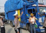 Kasat Lantas Polres Pematangsiantar Pimpin Langsung Operasi Keselamatan Toba  2025 Tegas Tindak Truk Odol dan Mobil Barang Pengangkut Orang