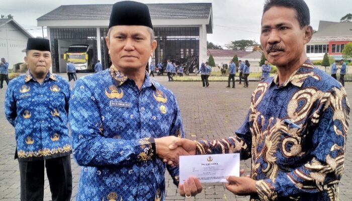 ASN di Lingkungan Pemkap Simalu Melaksanakan Upacara HKN 28 Anggota KORPRI Purna Tugas Mendapat Tali Asih