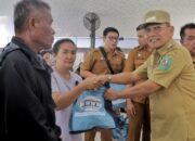 Bupati Simalungun Salurkan Bantuan Paket Sembako Dari Wapres RI Kepada Korban Banjir di Prapat