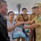 Bupati Simalungun Salurkan Bantuan Paket Sembako Dari Wapres RI Kepada Korban Banjir di Prapat