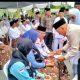 Bupati Simalungun Tepung Tawari Jamah Calhaj Tahun 1446 H/2025M Bupati  Simalungun dan Keluarga Berikan Uang Saku Pada Jamaah