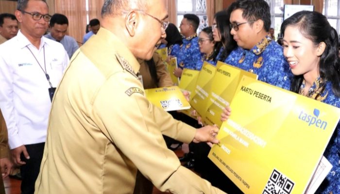 Bupati Simalungun Serahkan 524 SK Pengangkatan CPNS di Lingkungan Pemkap Simalungun Formasi Tahun 2024