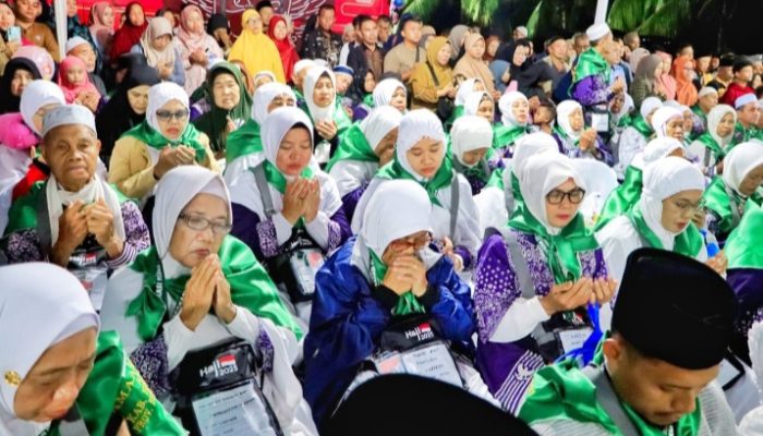 Berangkatkan Jamah Calhat Bupati Simalungun Beroesan Jaga Kesehatan