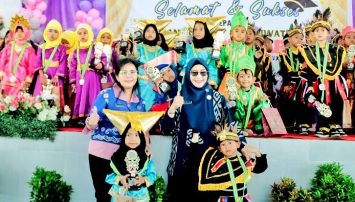 Ketua TP PKK Kab. Simalungun NY Darmawati Anton Achmat Saragih Berpesan Kepada Anak – Anak Agar Terus Belajar