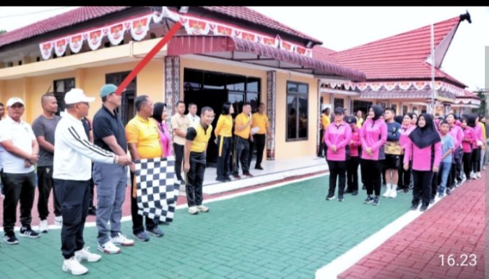 Dalam Rangka HUT Bhayangkara Tahun 2025 Bupati Simalungun Lepas Gerak Jalan Santai