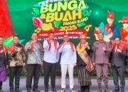 Ikuti Pembukaan Festipal Bunga dan Buah Tanah Karo 2025, Wabup Simalungun Momentum Penguatan Kolaborasi dan Peningkatan Parwisata