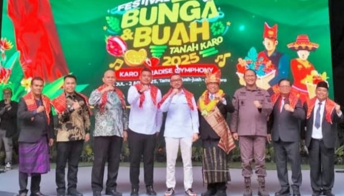 Ikuti Pembukaan Festipal Bunga dan Buah Tanah Karo 2025, Wabup Simalungun Momentum Penguatan Kolaborasi dan Peningkatan Parwisata