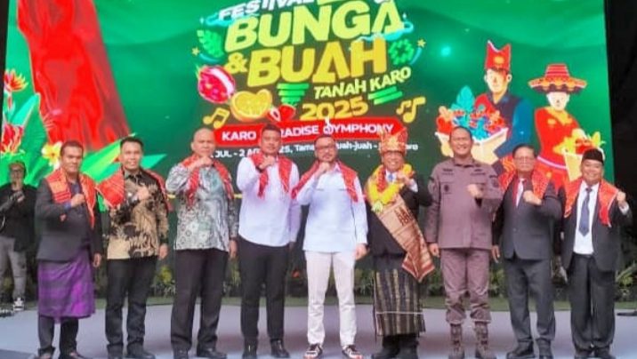 Ikuti Pembukaan Festipal Bunga dan Buah Tanah Karo 2025, Wabup Simalungun Momentum Penguatan Kolaborasi dan Peningkatan Parwisata