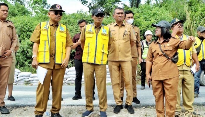 Bupati Katakan Pembangunan Infrastruktur Dipokuskan Pada Penyediaan jalan Yang Layak