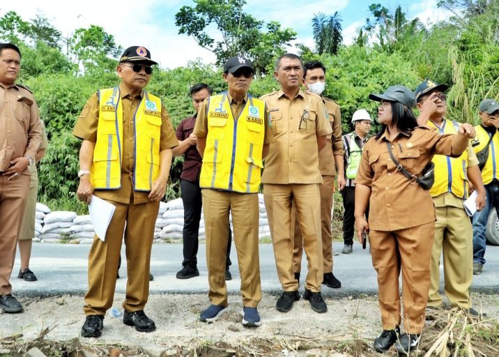 Bupati Katakan Pembangunan Infrastruktur Dipokuskan Pada Penyediaan jalan Yang Layak