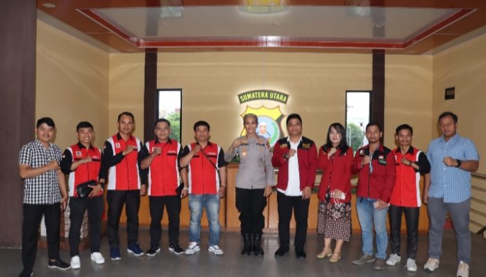 DPC Pemuda Peduli Nias Beraudensisi Dengan Kapolres Siantar AKBP Sah Udur TM Sitinjak S. H S. I. K M. H Selasa 08/10/2025