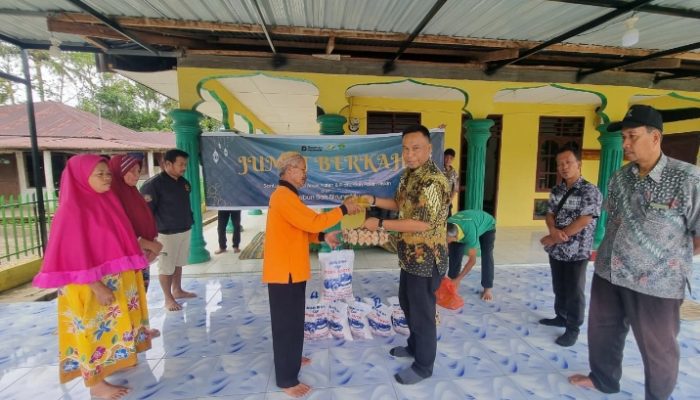 Gelar Jumat Berkah Kebun Bah Birung Ulu PTPN IV Regional II Salurkan Bantuan Untuk Warga