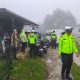 Hujan Deras Genangi Jalan KM 35 Dua Personil Polsek Perdagangan Siaga Ditengah Banjir Atur Lalin