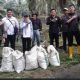 Gotong Royong Kutip Brondolan Dobrakan Kebun Bahbirong Ulu Capai Target Produksi