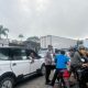 Antrean Panjang di SPBU Raya Kasat Samapta Polres Simalungun Turun Langsung Atur Lalin Dengan Buka Tutup