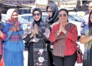 Hadiri Hari Jadi ke 22 Kabupaten Samosir  Ny Hj Darmawati Anton Achmat Saragih Semoga Semakin Maju dan Sejahtra
