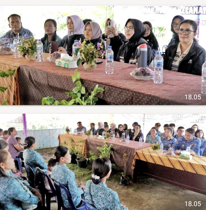 Berkunjung di Nagori Silou Huluan Ketua TP KK Ny Dharmawati Anton Achmat Saragih Perempuan Harus Menjadi Motor Penggerak Ekonomi Keluarga