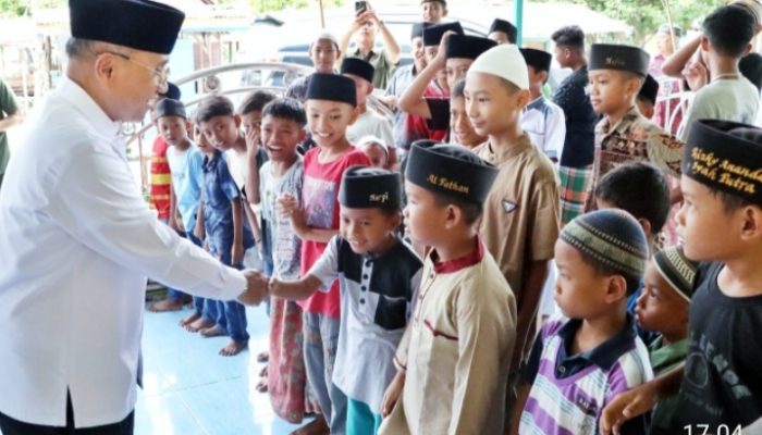 Bupati Simalungun Sholat Jumat Bersama Masyarakat Perkuat Silaturahmi di Mesjid  Darussalam