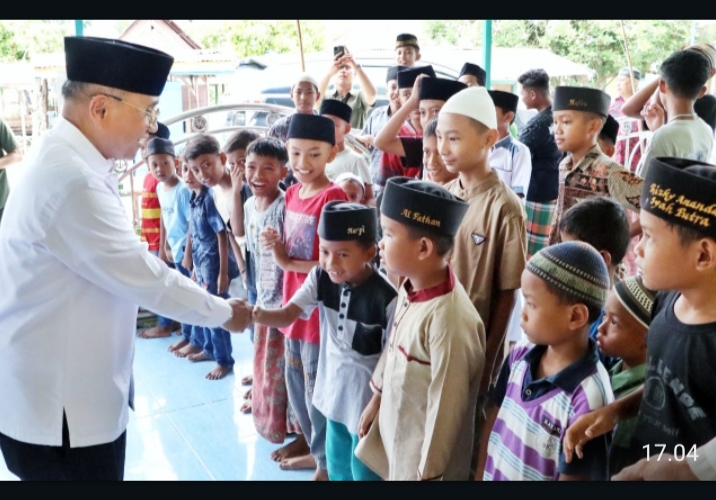 Bupati Simalungun Sholat Jumat Bersama Masyarakat Perkuat Silaturahmi di Mesjid  Darussalam