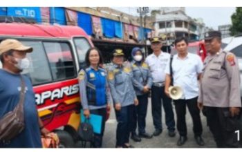 Polsek Siantar Barat Penertipan Parkir dan Bongkar Muat Barang Dibadan Jalan Merdeka Pajak Horas
