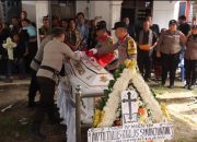 KAPOLRES PEMATANGSIANTAR PIMPIN Upacara Persemayaman dan Pemakaman  Alm AIPTU Tulus Carlos Simanjuntak